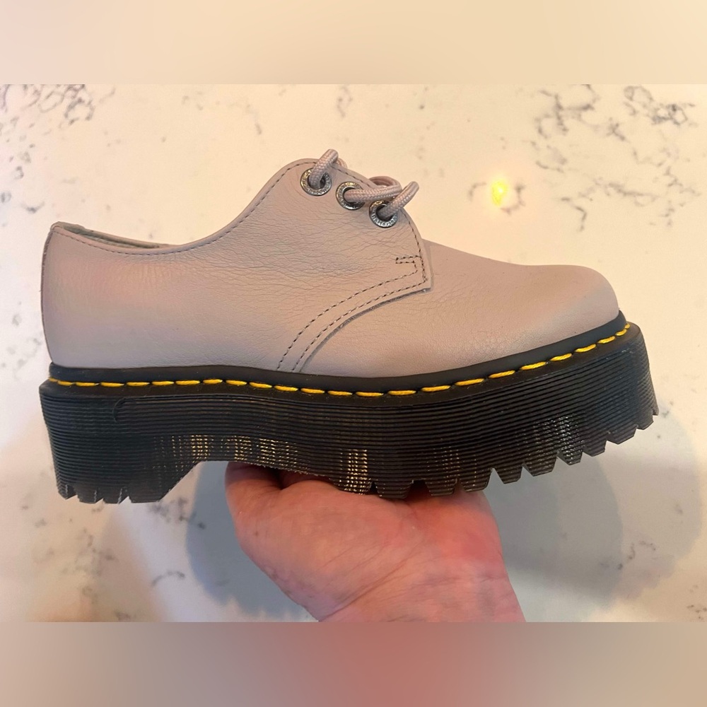Dr. Martens Men’s SZ.9 1461  Quad II Leather Platform Taupe Shoes New - Picture 10 of 14